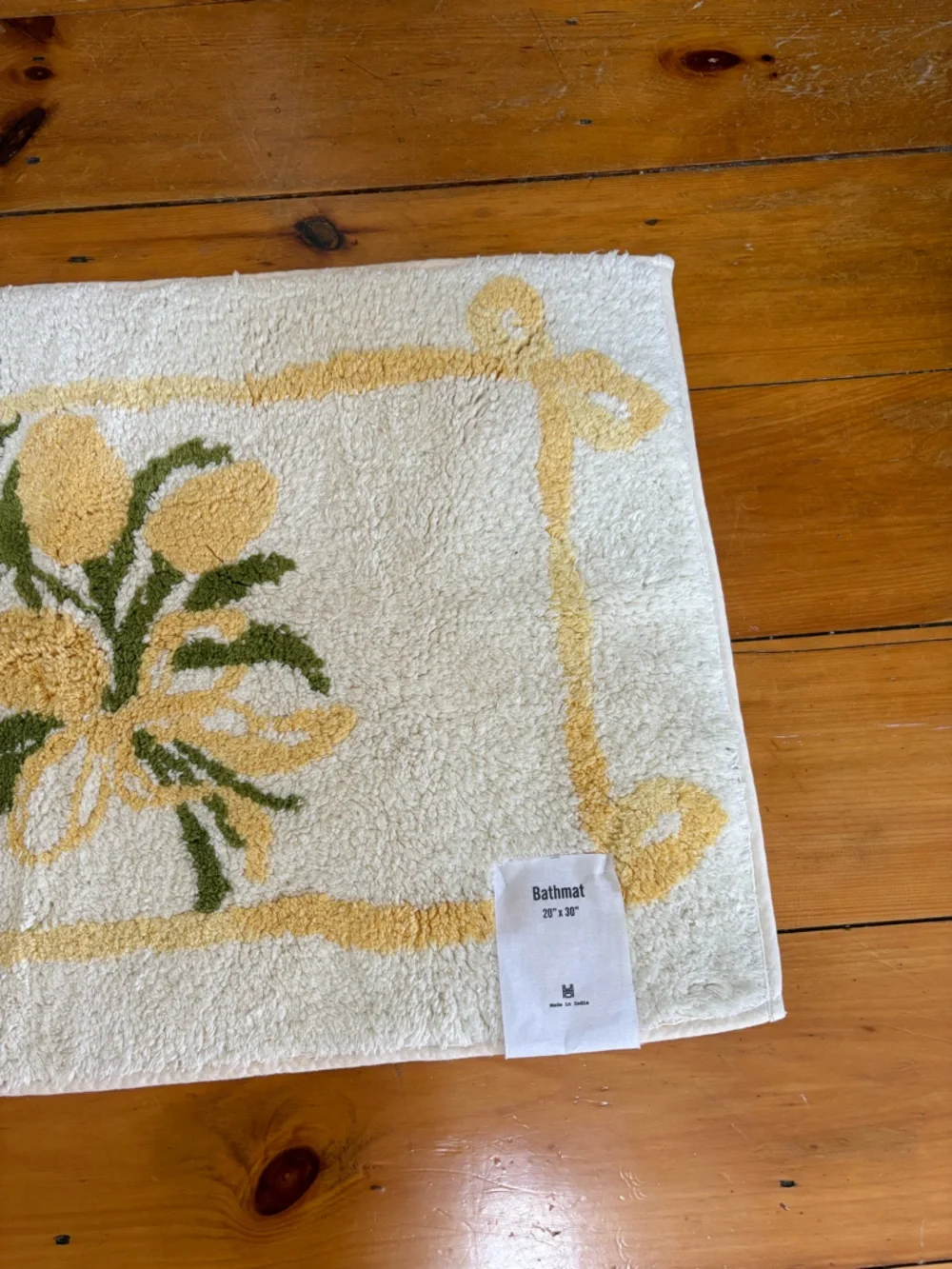 NWT Urban Outfitters Tulip Bunch Plush Tufted Bath Mat